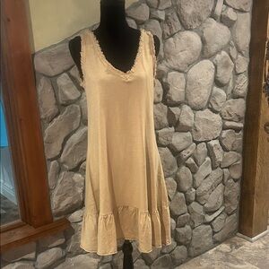 NWT Made in Italy Sleeveless Ruffled Hem V-Neck Shift Dress - Beige OS